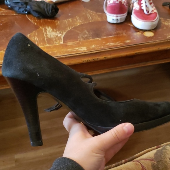 Heels - Picture 2 of 2